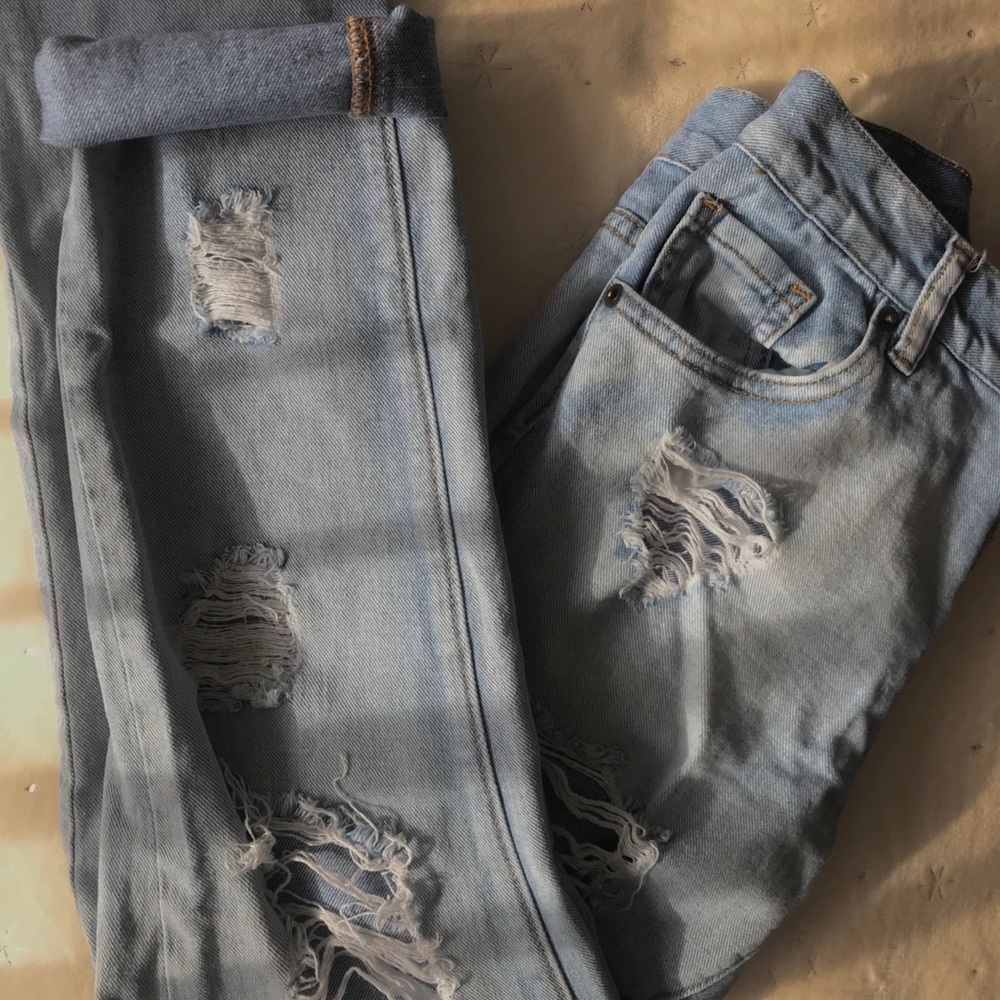 Brandy Melville Distressed Boyfriend jeans